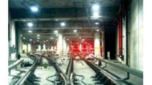 &nbsp;中和機廠位於南勢角站地下四樓，與捷運站體共構，1998年12月投入調度，是目前唯一位於地下且規模最小的機廠，面積約為1.1公頃。