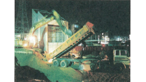 &nbsp;中和機廠位於南勢角站地下四樓，與捷運站體共構，1998年12月投入調度，是目前唯一位於地下且規模最小的機廠，面積約為1.1公頃。【圖/中和機廠土弓夜間施工】
