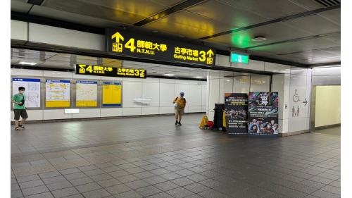 &nbsp;古亭站為地下三層車站，設有9處出入口，地下一樓為大廳層，設有車站大廳、詢問處、自動售票機、驗票閘門洗手間(站體南側付費區外)。