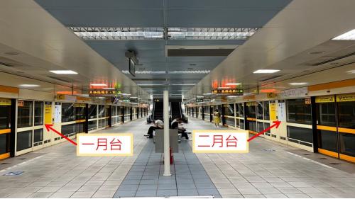 &nbsp;菜寮站副站名新北市立醫院，位於重新路三段上，於2012年1月啟用，為地下二層車站，地下一樓為大廳層，地下二樓為月台層，設有一座島式月台及全高式月台門。【圖/一月台，往迴龍方向；二月台，往南勢角方向】