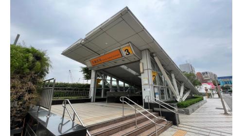 &nbsp;先嗇宮站編號為O16，位於重新路五段，為地下二層車站，設有3處出入口。【圖/3號出口，五谷王街】