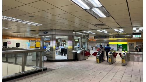 &nbsp;先嗇宮站編號為O16，位於重新路五段，於2012年1月啟用，為地下二層車站，設有3處出入口，地下一樓為大廳層。