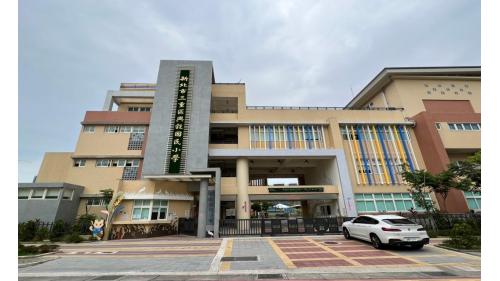 &nbsp;先嗇宮站編號為O16，位於重新路五段，於2012年1月啟用，為地下二層車站。