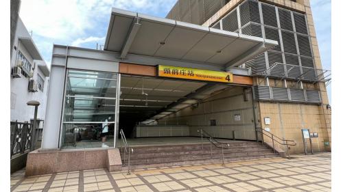 &nbsp;頭前庄站位於思源路上，副站名為台北醫院，為環狀線之轉乘站。在中和新蘆線編號為O17，於2012年1月啟用，為地上四層地下二層之車站，設有4處出入口。