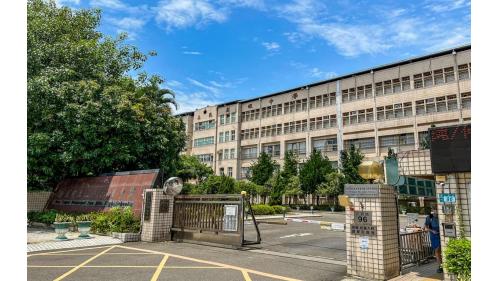 &nbsp;三民高中站編號為O53，位於三民路上，於2010年11月啟用，車站附近有三民高中、蘆洲國小及空中大學。