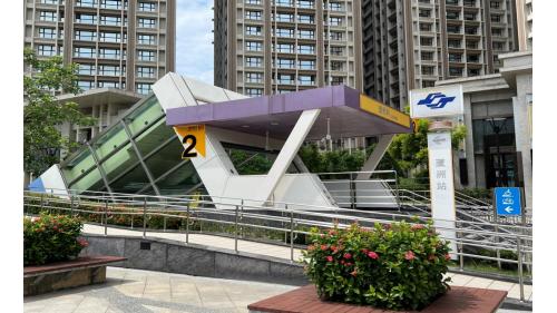 &nbsp;蘆洲站為地下二層車站，設有3處出入口。【圖/2號出口，捷運廣場，位於車站北端。】