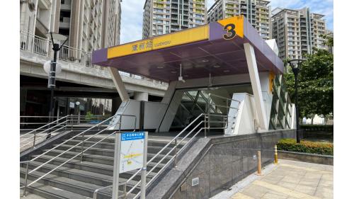 &nbsp;蘆洲站為地下二層車站，設有3處出入口。【圖/3號出口，中正路，位於車站南端，並設有無障礙電梯】