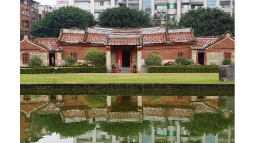 &nbsp;蘆洲站編號為O54，副站名為蘆洲李宅，位於三民路，於2010年11月啟用，此站為蘆洲線之終點站，車站附近有國定古蹟蘆洲李宅、蘆洲捷運公園、忠義國小及蘆洲國中。