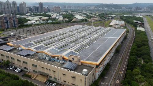 &nbsp;蘆洲機廠位在蘆洲站附近的蘆洲區環堤大道上，於2010年11月3日隨著蘆洲線通車而投入調度，機廠全長800公尺、面積為16公頃，為台北捷運第二個五級機廠，負責蘆洲線列車維修及支援信義線列車維修，廠內軌道共有維修軌道八線，儲車軌22線，另設置測試軌及行政訓練中心等設施。