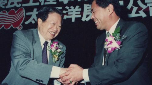 &nbsp;榮工處與大馬集團聯合投資開發泗水榮馬工業園區，於1989年9月26日在印尼工業部部長的見證下簽屬備忘錄，分三期開發，開發總面積約203公頃，除公共設施、道路、排水、綠地外，實際設廠土地約130公頃。