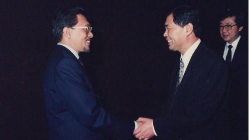 &nbsp;1983年榮工處第一次進入馬來西亞工程市場，在馬國承接的第一項工程，為古隆快速道路，該項工程與當地廠商合作投標。