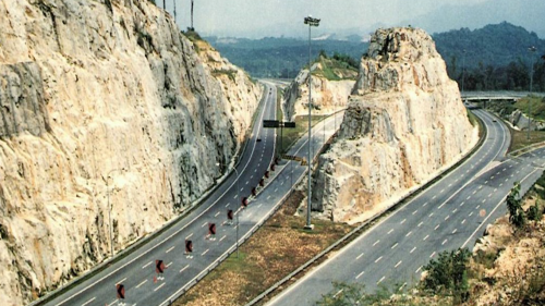 &nbsp;1989年榮工處承辦新巴生谷高速公路工程，本段係馬國興建南北高速公路的一部分，位於吉隆坡西北方約20公里，6線車道，全長約10公里，於1989年9月5日開工，1992年4月24完工通車。