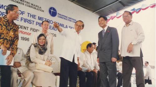 &nbsp;馬尼拉高架道路開工典禮由菲律賓前總統羅慕斯主持，印尼榮工負責人親臨盛典。