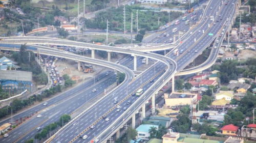 &nbsp;馬尼拉高架道路長10.5公里，由榮工處負責施工。於1995年5月開工，1999年5月完成，工程曾被ENR選為年度國際最佳工程。
