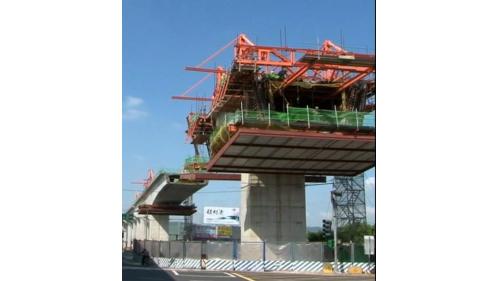 高架橋採用兩種標準箱型梁式，一種是單軌單箱全跨預鑄箱型橋梁，多用於繁忙的交通幹道上，施工時採夜間道路運送吊裝施工。另一種為雙軌單箱梁，多用於郊區路段，採支撐先進工法施工。