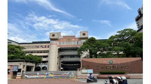 新莊副都心站編號為A4，站體位於新北大道四段上，於2017年3月啟用。車站附近設有國家電影及視聽文化中心、中信國小及宏匯廣場。