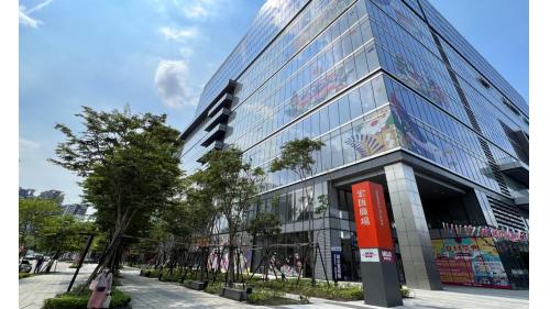 新莊副都心站編號為A4，站體位於新北大道四段上，於2017年3月啟用。車站附近設有國家電影及視聽文化中心、中信國小及宏匯廣場。