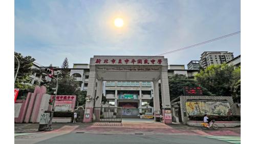 泰山站編號為A5，站體位於新北大道四段上，於2017年3月啟用。車站附近有泰山捷運公園、新莊高中及中平國中。