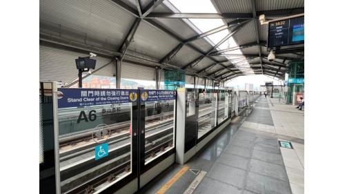 泰山貴和站為地上四層車站，設有1處出入口，三樓為大廳層，四樓為月台層，設有兩座側式月台及半高式月台門，本站僅停靠普通車。