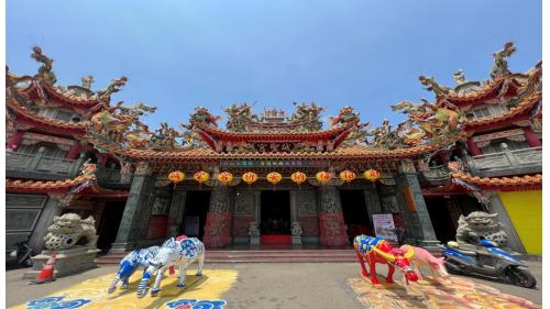 &nbsp;坑口站位於坑菓路上，於2017年3月啟用，未來將成為興建中桃園機場綠線及桃園蘆竹觀音線之交會站，坑口站附近有一座具有50年以上歷史的誠聖宮。【圖/誠聖宮】