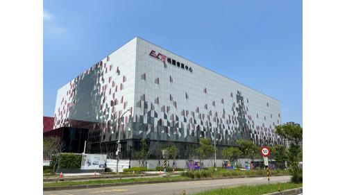&nbsp;桃園體育園區站編號為A19，位於高鐵南路二段上，於2017年3月啟用。本站相鄰樂天桃園國際球場，是台灣第一個與捷運相連接之球場，車站附近有環球購物中心A19及桃園會展中心等。