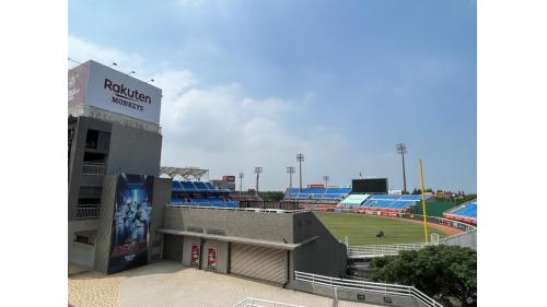 &nbsp;桃園體育園區站編號為A19，位於高鐵南路二段上，於2017年3月啟用。本站相鄰樂天桃園國際球場，是台灣第一個與捷運相連接之球場，車站附近有環球購物中心A19及桃園會展中心等。