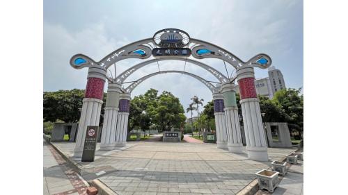 &nbsp;環北站編號為A21，位於中豐北路一段上，於2017年3月啟用。車站未來將與桃園捷運橘線交會成為轉乘站。車站附近有中壢國民運動中心、中壢高商及光明公園。