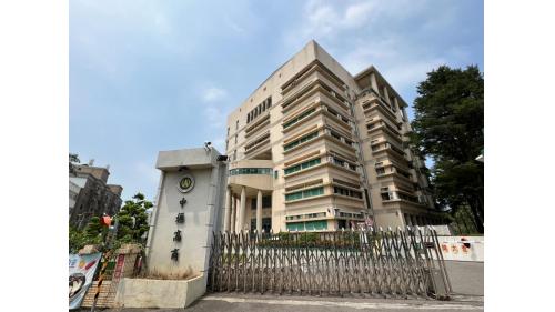 &nbsp;環北站編號為A21，位於中豐北路一段上，於2017年3月啟用。車站未來將與桃園捷運橘線交會成為轉乘站。車站附近有中壢國民運動中心、中壢高商及光明公園。