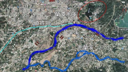 道將圳-蘭潭水庫引八掌溪水進入水庫示意圖：1923年(大正12年) 因蘭潭水庫引八掌溪水進入水庫內，致使道將圳無水可引。