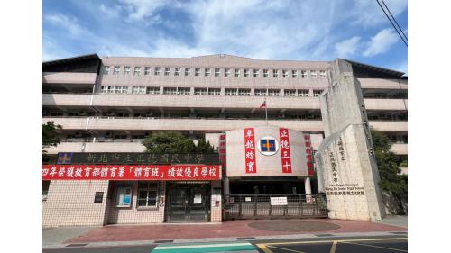 &nbsp;淡金北新站編號為V05，位於淡金路二段上，為地上二層車站，淡金北新站編號為V05，位於淡金路二段上，車站附近設有正德國中及北投里福德宮。