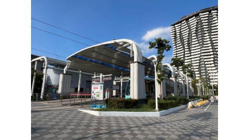 &nbsp;淡水漁人碼頭站為地面段車站，為一島式月台無閘門式車站，出入口處設有詢問處及洗手間。