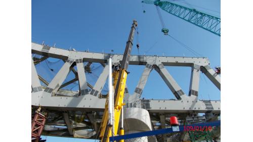 &nbsp;新店溪橋段_鋼桁橋Truss 127.7米第1、2單元構件吊裝