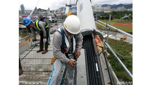&nbsp;2新店溪橋段_鋼桁橋103鋼索拉設作業