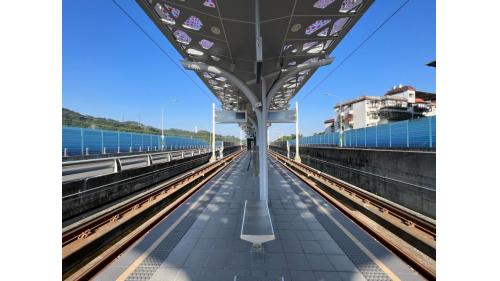 &nbsp;玫瑰中國城站編號為K02，位於安一路三段上。為高架段車站，為一島式月台無閘門式車站。