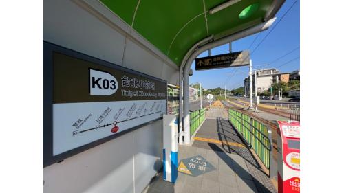 &nbsp;台北小城站編號為K03，位於安一路二段上。車站附近設有達觀國民中小學。