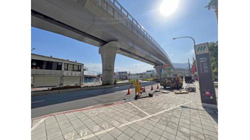 &nbsp;安康站為高架段車站，為一座島式一座側式月台的無閘門式車站，共有2座月台。