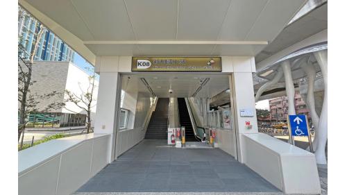 &nbsp;新和國小站編號為K08，位於安和路三段上。車站附近有新和國小及經濟部水利署。