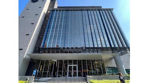 &nbsp;新和國小站編號為K08，位於安和路三段上。車站附近設有經濟部水利署。
