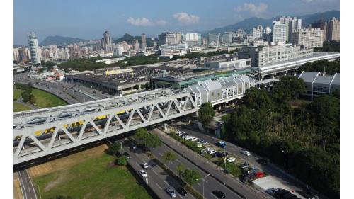 &nbsp;十四張站編號為K09，位於民權路上。本站為安坑輕軌之端點站，也是環狀線之轉乘站。
