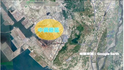 中國大煉鋼廠位於高雄小港第四臨海工業區，這裡原來是一片海埔新生地，舊鹽水港溪貫穿這片480公頃的土地上，所見之處盡是魚塭蔗園和泥沼窪地，地質鬆軟承載力很小，必須先從事地質改良，才能做為龐大廠房的建廠用地。