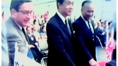 乾船塢第二階段的工程，於1975年6月移交給業主。同年11月18號開始建造四十四萬五千噸的巨霸型郵輪，並在塢內舉行安放龍骨典禮。【圖/在塢內舉行安放龍骨典禮】
