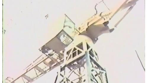 正堂中心位置安裝了一部西德&alpha;塔式自昇旋轉懸臂混凝土澆築機，對於半徑42公尺以內的混凝土澆築，可以達到最安全、最經濟、最快速的效果。【圖/西德&alpha;塔式自昇旋轉懸臂混凝土澆築機】