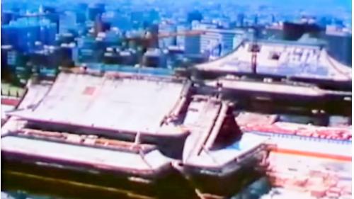 1975年蔣中正總統逝世後，政府決定興建中正紀念堂，並規劃國家兩廳院，1981年開始動工興建，兩廳院建築結構體於1986年2月底完成。【圖/兩廳院建築結構主體完成】