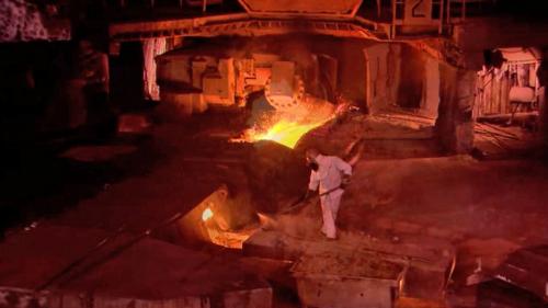 榮工處共完成中鋼建廠第二階段土木工程十六個工場以及以後再追加之東區場區道路、軋輥再硬化設備基礎、扁鋼胚露儲區土木工程等項，均先後於1982年6月全部完工。【圖/中鋼建廠第二階段開始生產】
