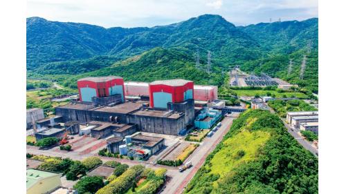 核能二廠土木工程是延續十項建設未完成之部份工作，含第一部機反應器間結構與第二部機反應器間結構，均提前於1981年10月完工，於1983年3月16日起正式進入商業運轉。【圖/核能二廠)】