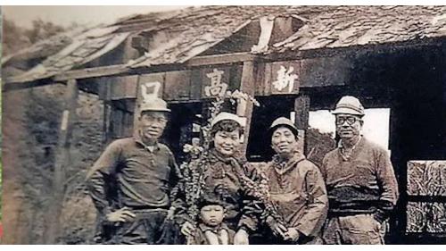 榮工處自1979年11月起接辦嘉義玉山線橫貫公路工程，由距嘉義起點五十公里開始，經十字村、阿里山、自忠、到新高口，全長六十五公里，於1984年打通全線，順利到達終點。【圖/新高口舊照】