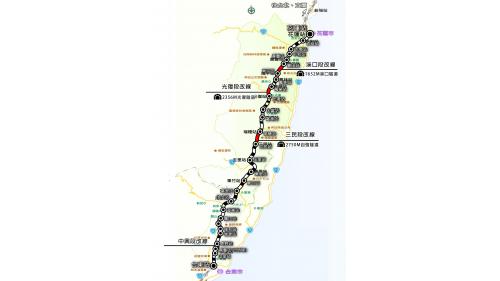 東線鐵路拓寬工程是1978年7月1日開工，榮工處承辦四段主要改線工程，溪口段改線長8.5公里，含甚難施工之長達1,652公尺之溪口河底隧道在內，於1982年3月底完工。光復段改線全長7.2公里，含困難度極高之光復河底隧道2,356公尺在內，於1981年12月中完工。中興段改線全長14.8公里，亦於1982年完工，以上三項工程榮工處皆如期及提前完工。三民段改線長9.3公里於1984年底完工。【圖/東部拓寬改線總覽】