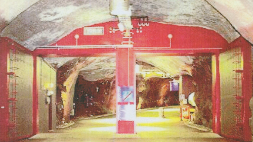 泰府地下指揮部案包含管理二家JV指定的廠商，一家是美國發電機廠商，另一家是芬蘭防爆門公司，依約應管理其設施供應、安裝、協助系統連結、試車及工程管理等作業，整體土木工程以明挖方式進行。【圖/採用芬蘭防爆門公司之防爆門】