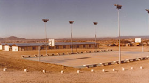 1977年榮工處進軍沙國西南阿布哈高原區，先後完成四項公路工程，一項國家公園及一項空軍基地等六項工程。