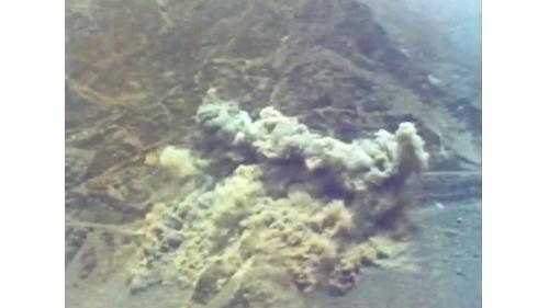 &nbsp;高陡邊坡須藉不斷開挖與爆破，才能達到設計的路基高度，為供開鑿岩石，動員6部履帶式鑽機，作為階梯開挖,以及在崎嶇地使用。在便道開挖區，從最高點到路面，平均開挖高度由3米到40米，最高的也有達90米。工程中的挖方與填方數量非常龐大，總共約有255萬立方公尺。